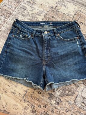 Curvy High-Waisted OG Jean Cut-Off
Shorts (Dark Wash Cutoff)